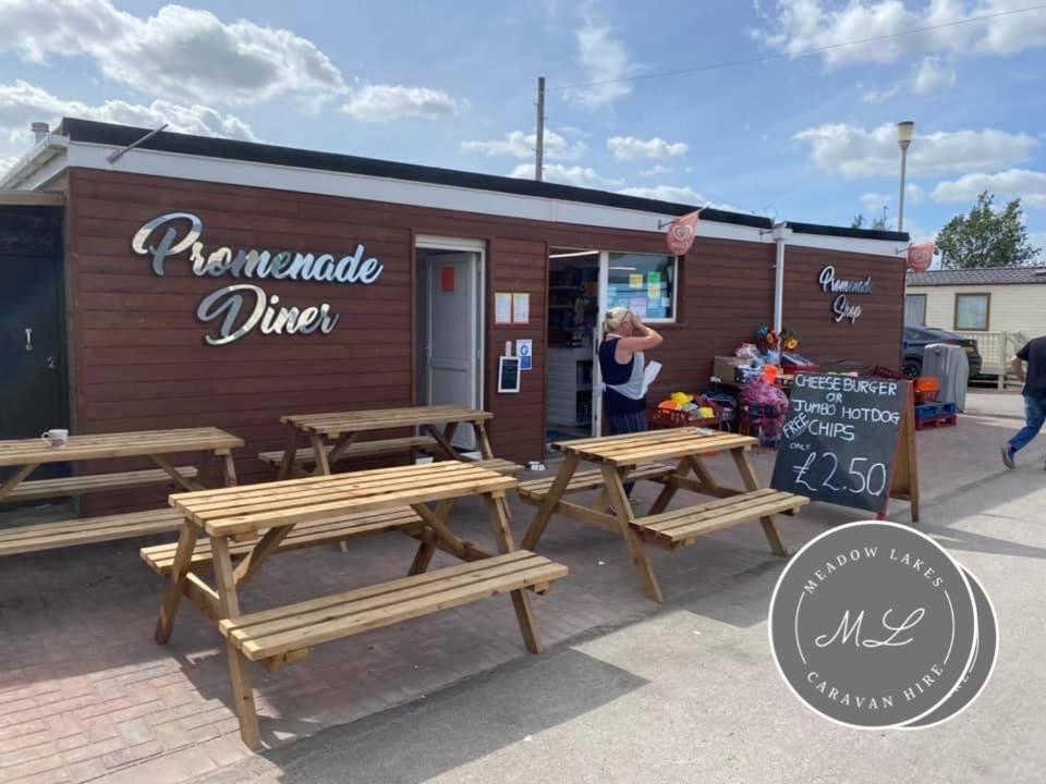 Holiday home Promenade 566, Direct Access, Close To Fantasy Island, Wifi, Pet Friendly - Meadow Lakes Caravan & Hire Skegness
